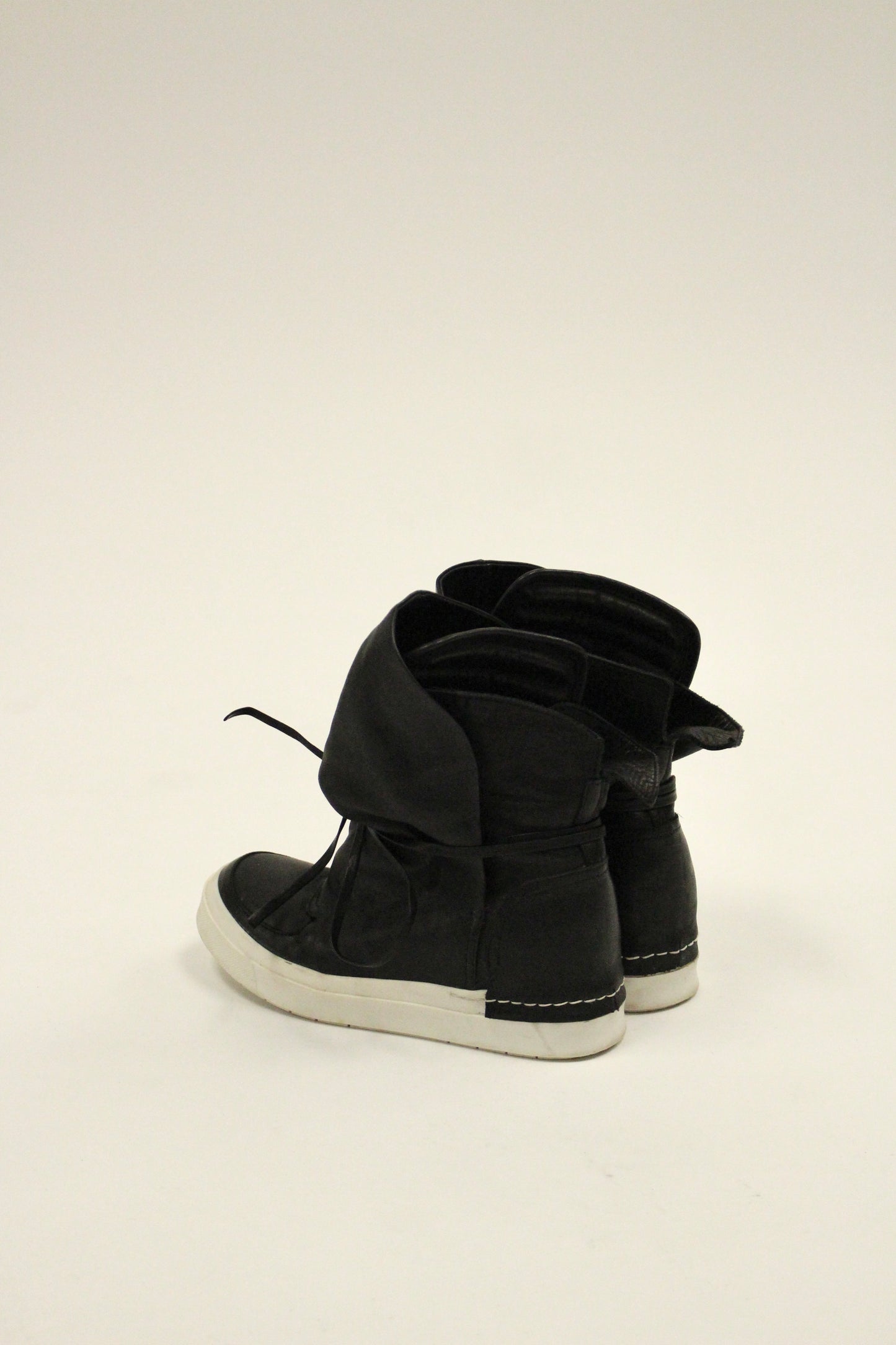 Cinzia Araia High-Top Leather Sneakers