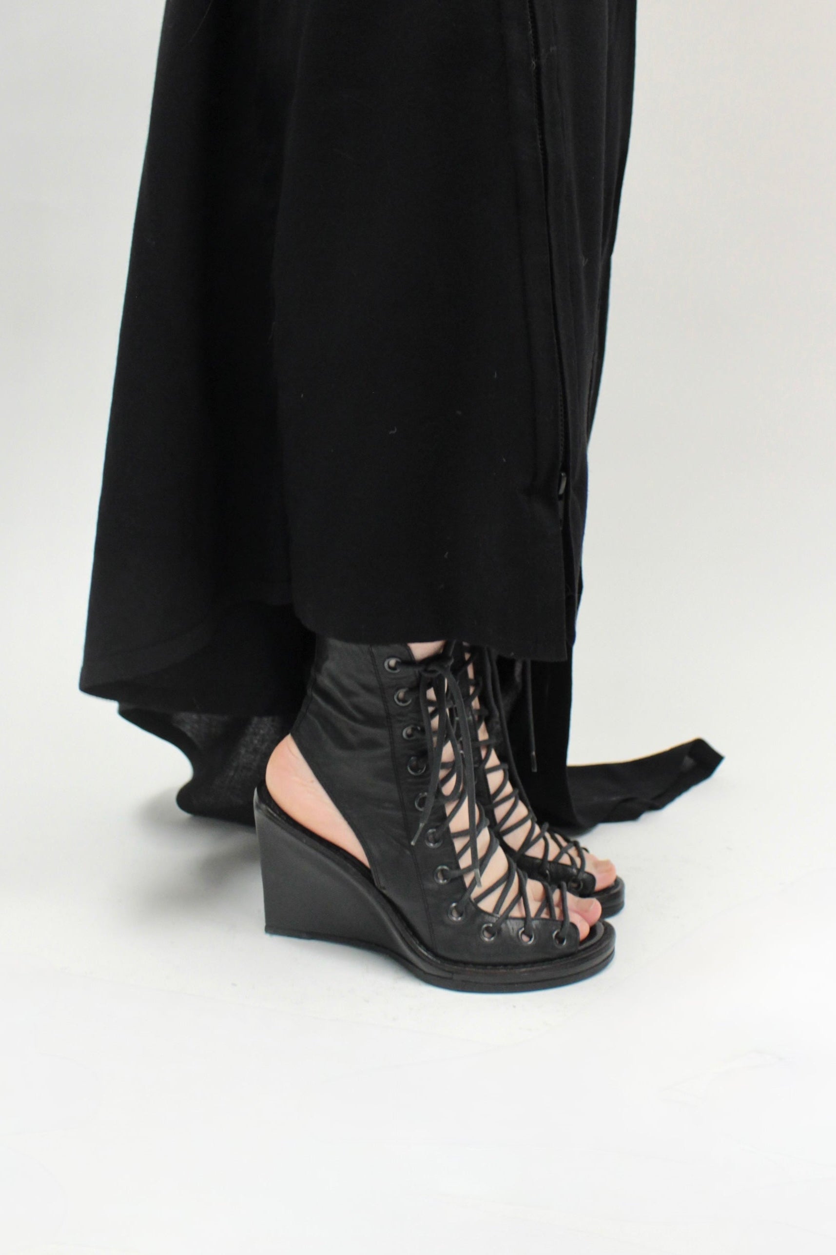 Ann Demeulemeester – Esk Noire